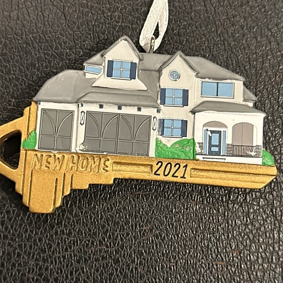 Hallmark NEW HOME KEY Dated Christmas Tree Ornament - Picture 3 of 3